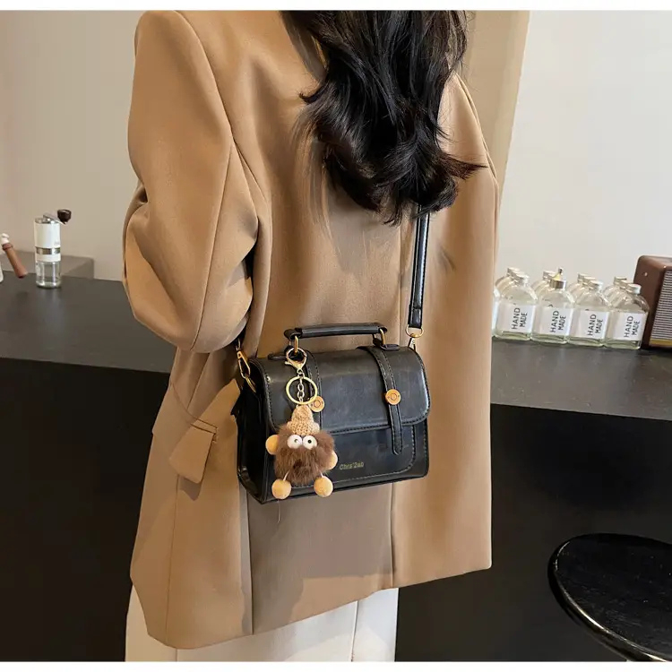 Women Retro Brown Leather Shoulder Bag 2025 — feature 19