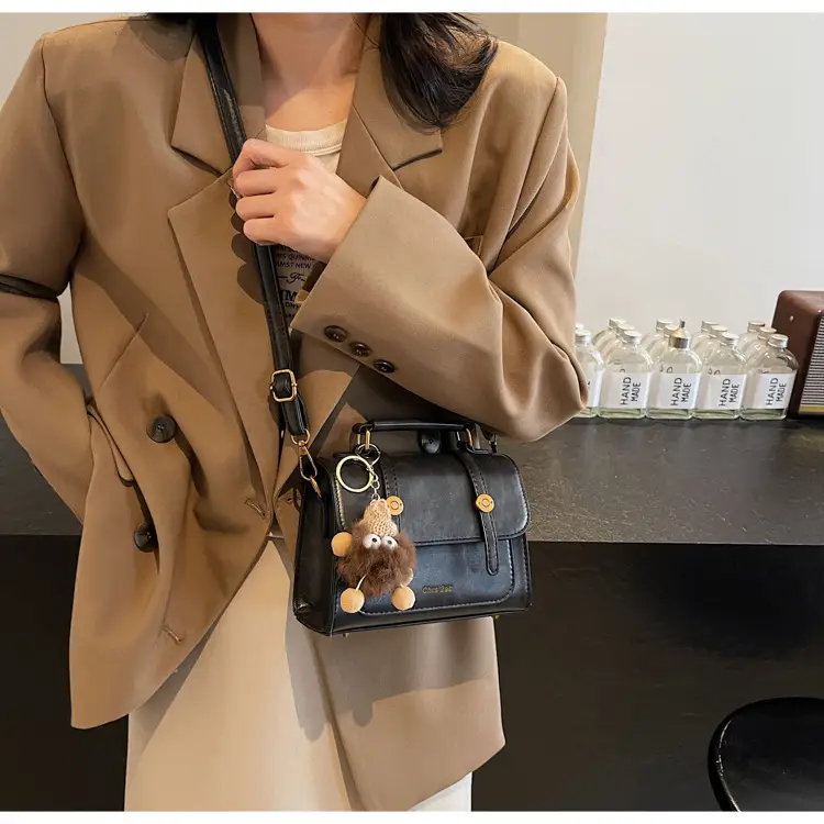 Women Retro Brown Leather Shoulder Bag 2025 — feature 20