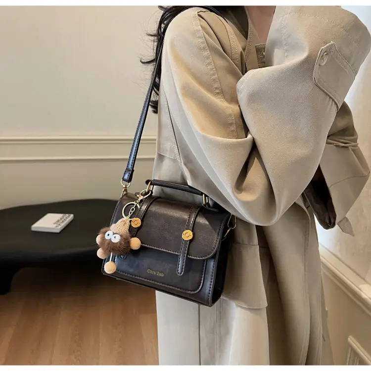 Women Retro Brown Leather Shoulder Bag 2025 — feature 24