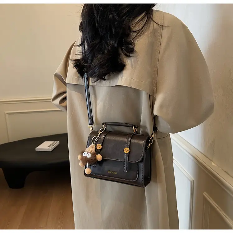 Women Retro Brown Leather Shoulder Bag 2025 — feature 25