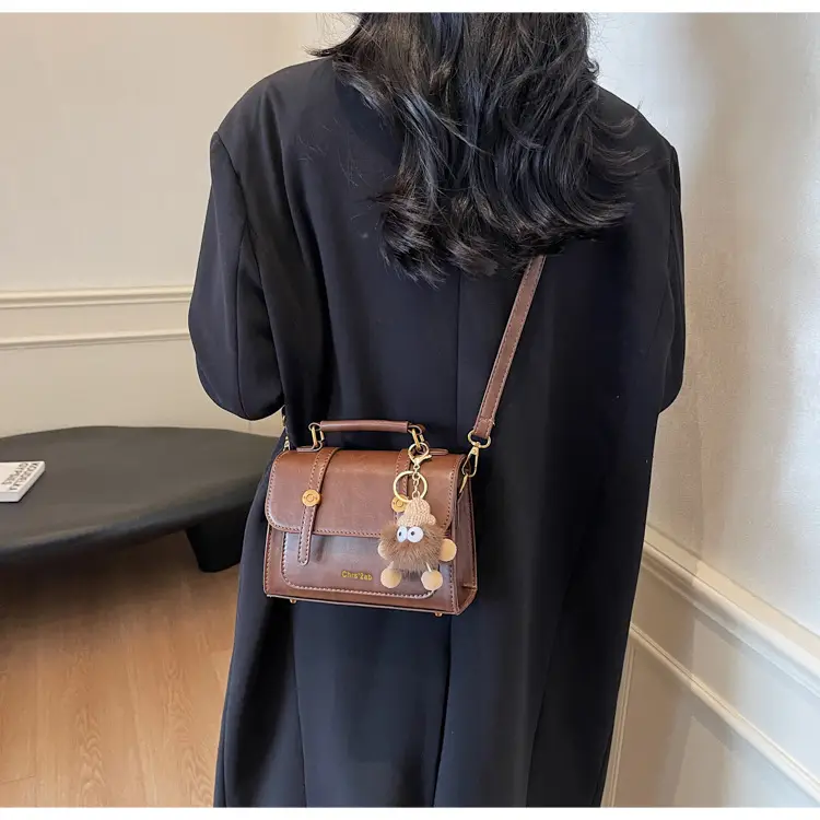 Women Retro Brown Leather Shoulder Bag 2025 — feature 28