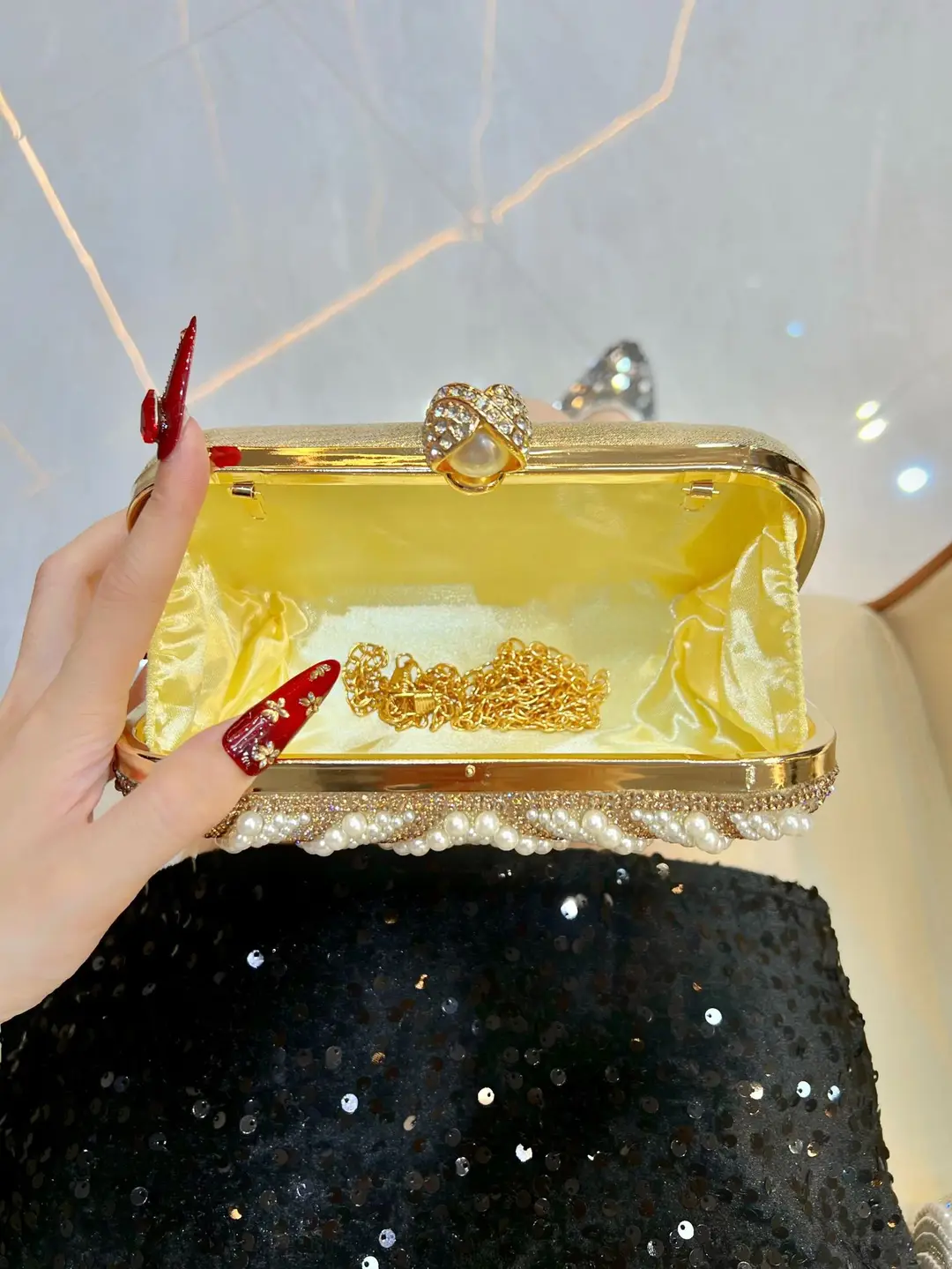 Luxury handbag  Dinner bag Evening bag Shiny features Perfect for all occasions
