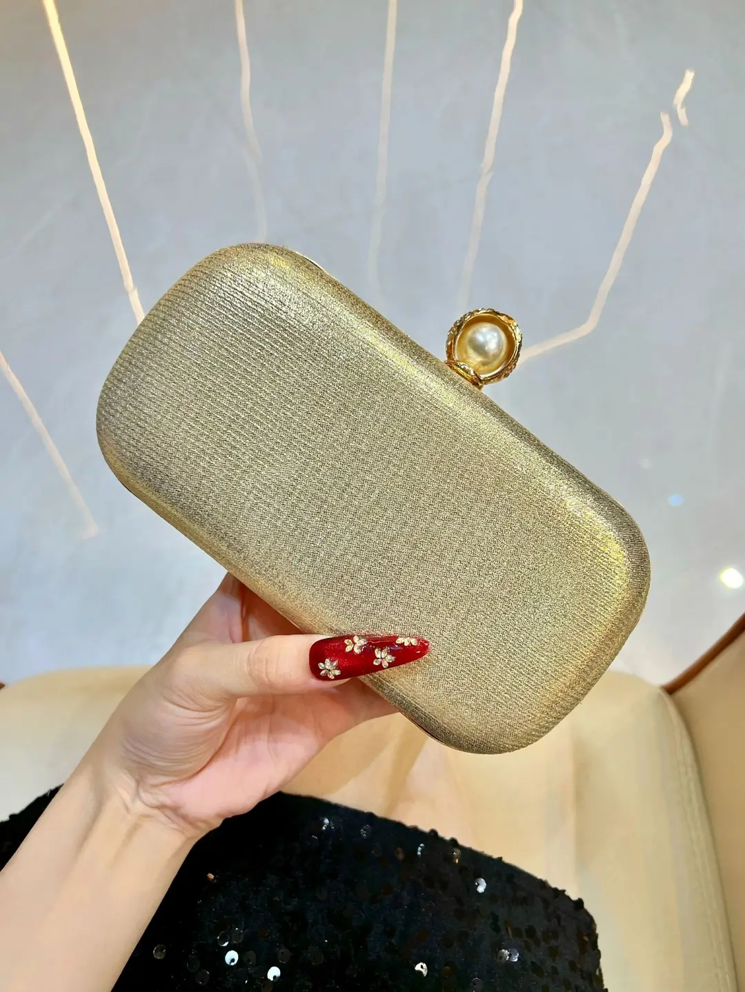 Luxury handbag  Dinner bag Evening bag Shiny features Perfect for all occasions