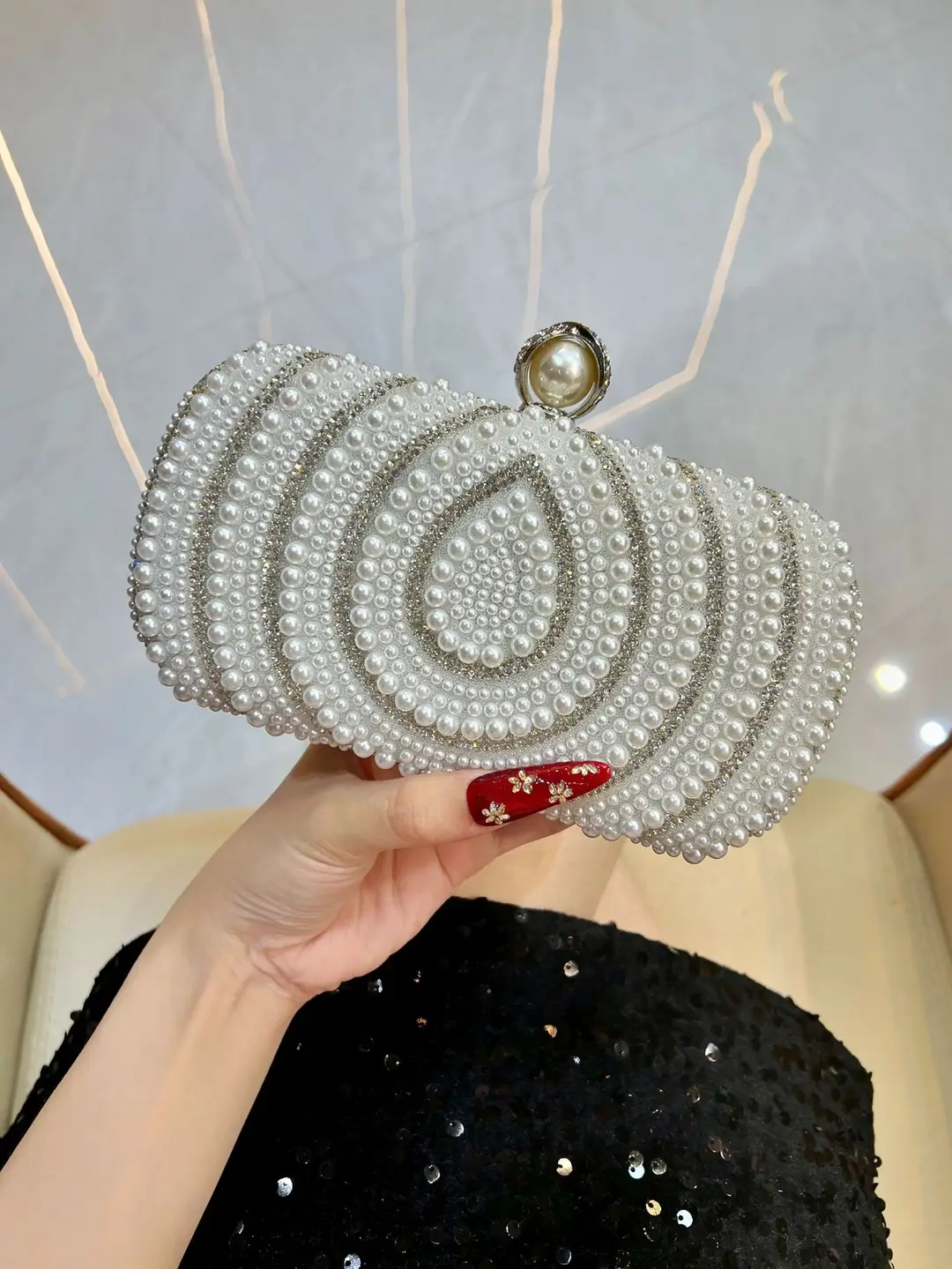 Luxury handbag  Dinner bag Evening bag Shiny features Perfect for all occasions — feature 9