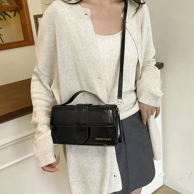 Women's Square Handheld Bag Red Black Leather 2025