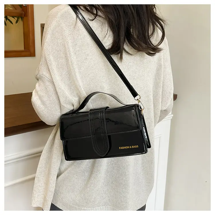 Women's Square Handheld Bag Red Black Leather 2025 — feature 11