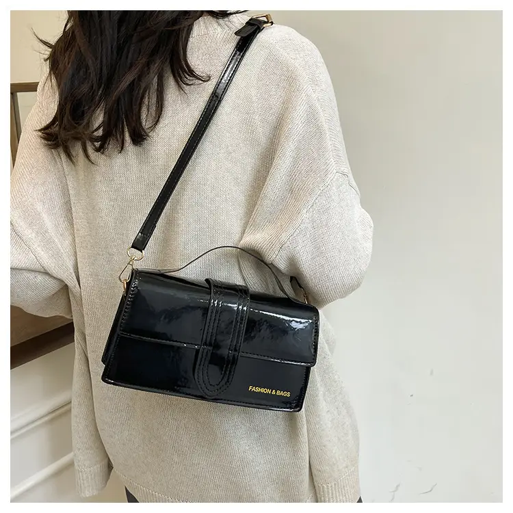 Women's Square Handheld Bag Red Black Leather 2025 — feature 12