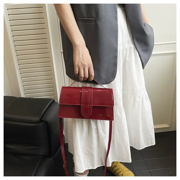 Women's Square Handheld Bag Red Black Leather 2025 — feature 13