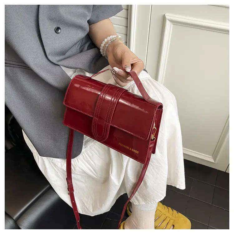 Women's Square Handheld Bag Red Black Leather 2025 — feature 18
