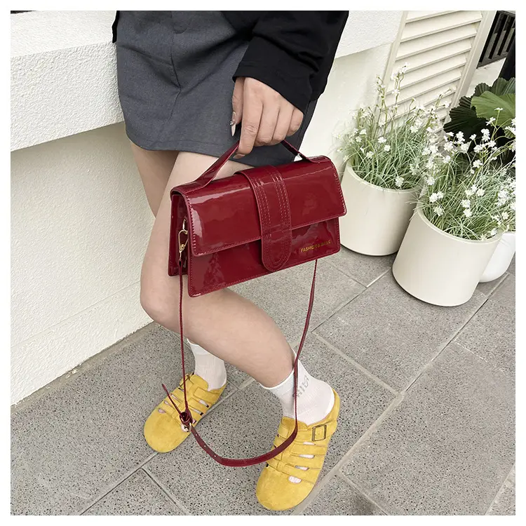 Women's Square Handheld Bag Red Black Leather 2025 — feature 20