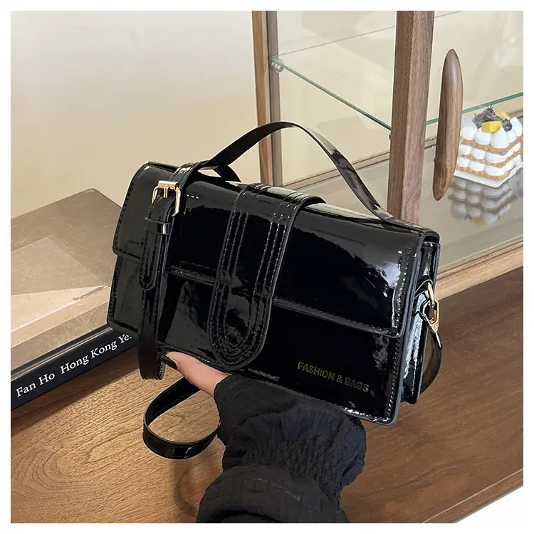 Women's Square Handheld Bag Red Black Leather 2025 — feature 33