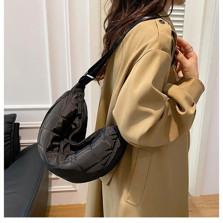 Women Quilted Crossbody Bag Large Capacity Niche Versatile — feature 19