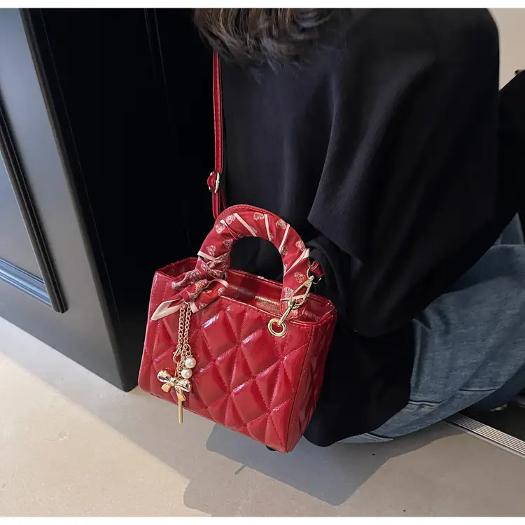 White Quilted Princess Diana Shoulder Bag with Chain — feature 15