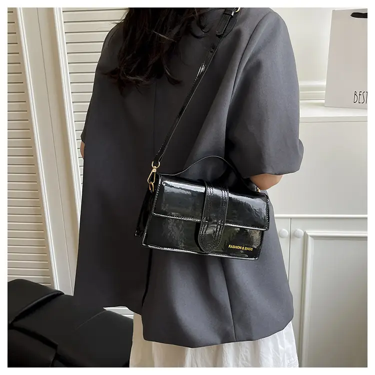 2025 New Jersey Style Crossbody Bag Red Black — feature 10