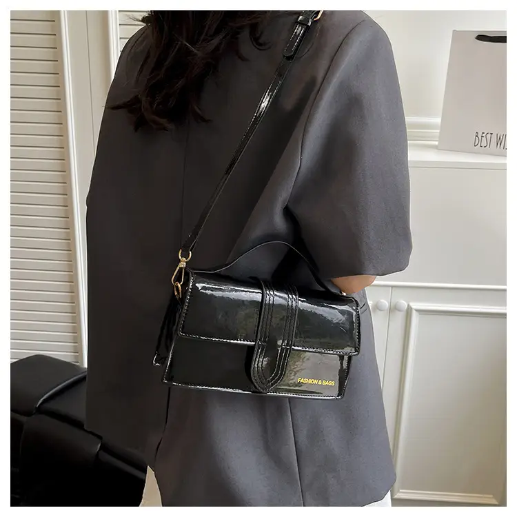 2025 New Jersey Style Crossbody Bag Red Black — feature 12