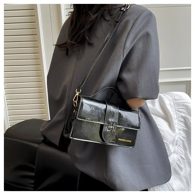 2025 New Jersey Style Crossbody Bag Red Black — feature 7