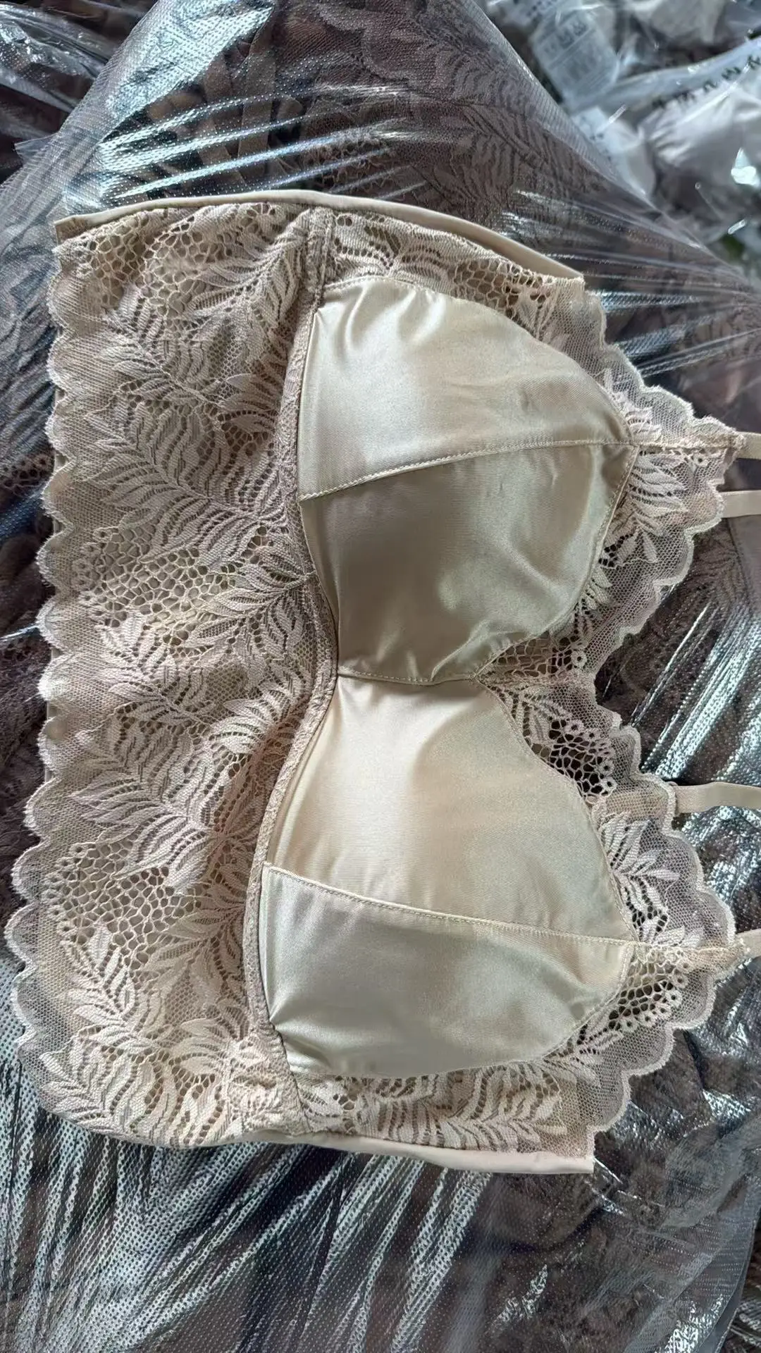 Beautiful Back Bra with Integrated Straps, Breathable, Wireless, Fixed Cup, Anti-Sagging, Anti-Spreading, Thin Style for Women