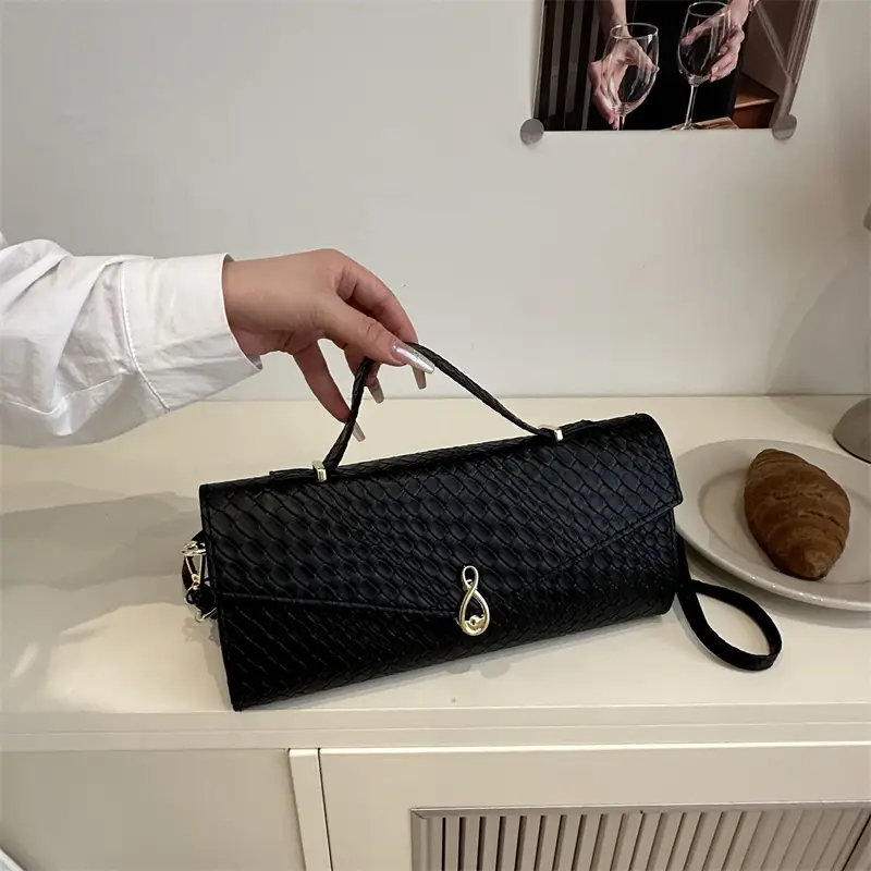 White Embroidered One-Shoulder Women's Clutch Bag - Image 7