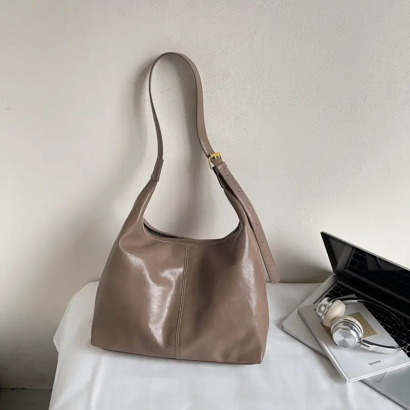 Women's Large Capacity Shoulder Bag Cream White - Image 4