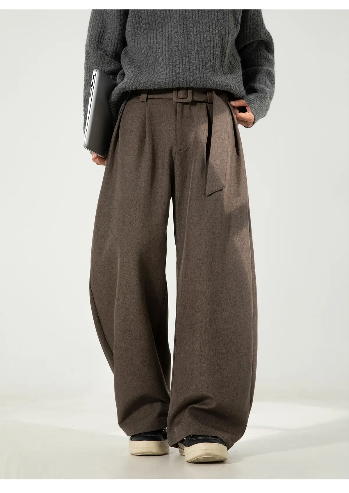 Men's Old Money Style Belt Trousers Brown — feature 12