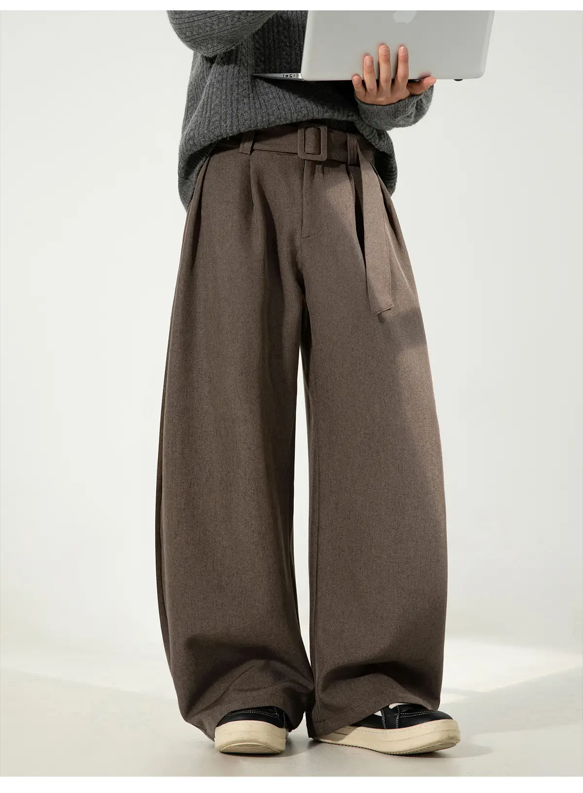 Men's Old Money Style Belt Trousers Brown — feature 13