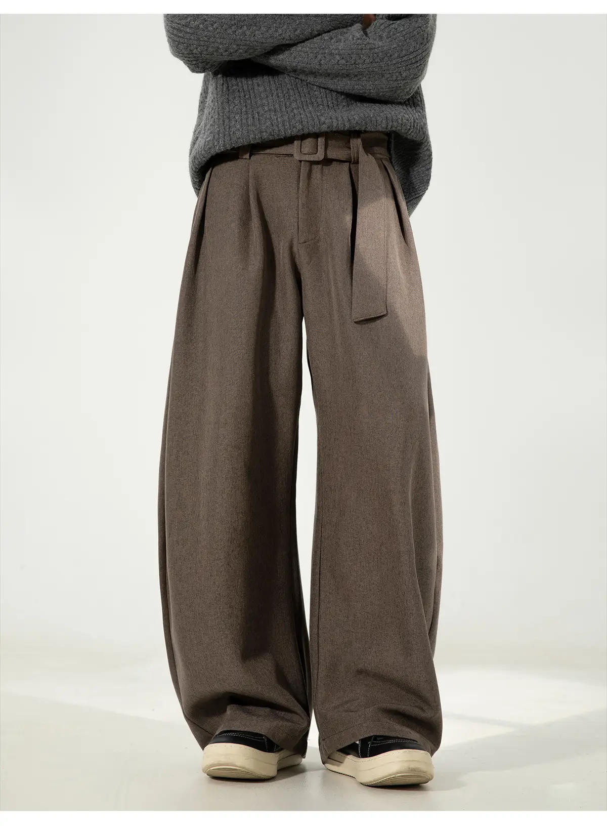 Men's Old Money Style Belt Trousers Brown — feature 14