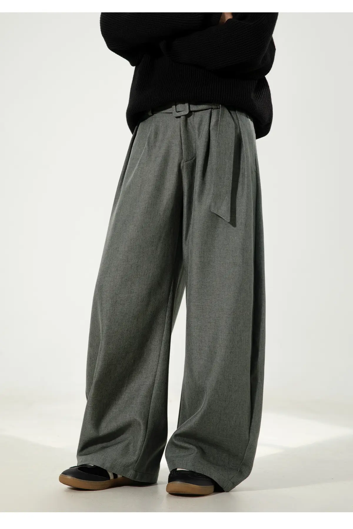 Men's Old Money Style Belt Trousers Brown — feature 30