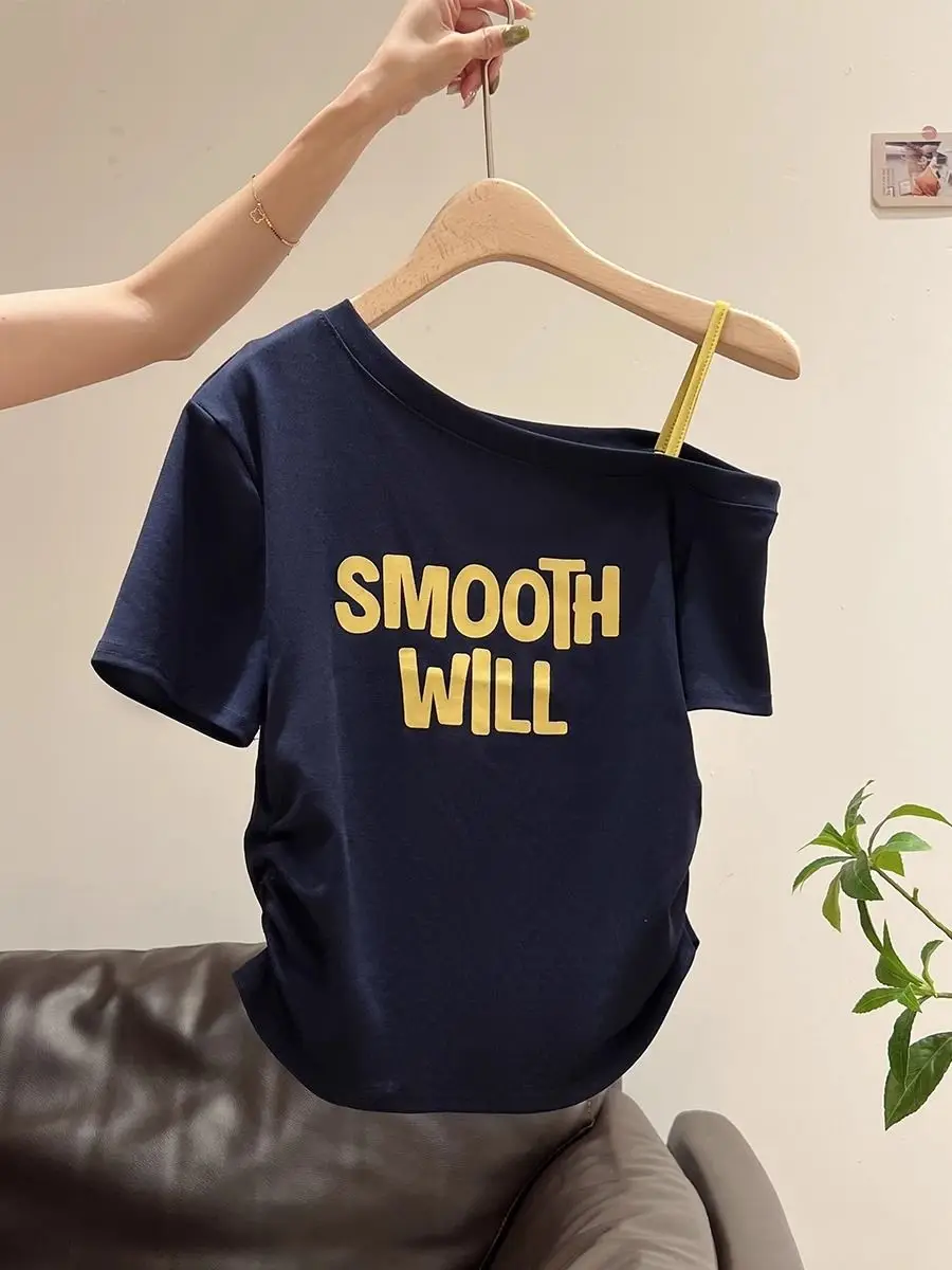 Korean-Style Gray Lettered One-Shoulder Short-Sleeve T-Shirt for Women, Pleated Slim-Fit, Summer New Off-Shoulder Design Top for Women