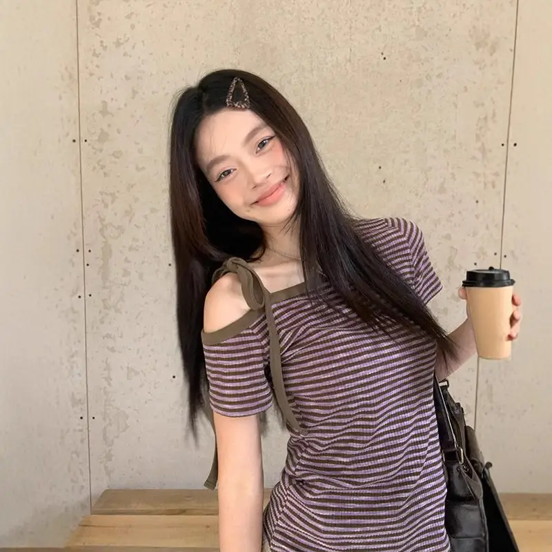 Korean-Style Gray Lettered One-Shoulder Short-Sleeve T-Shirt for Women, Pleated Slim-Fit, Summer New Off-Shoulder Design Top for Women