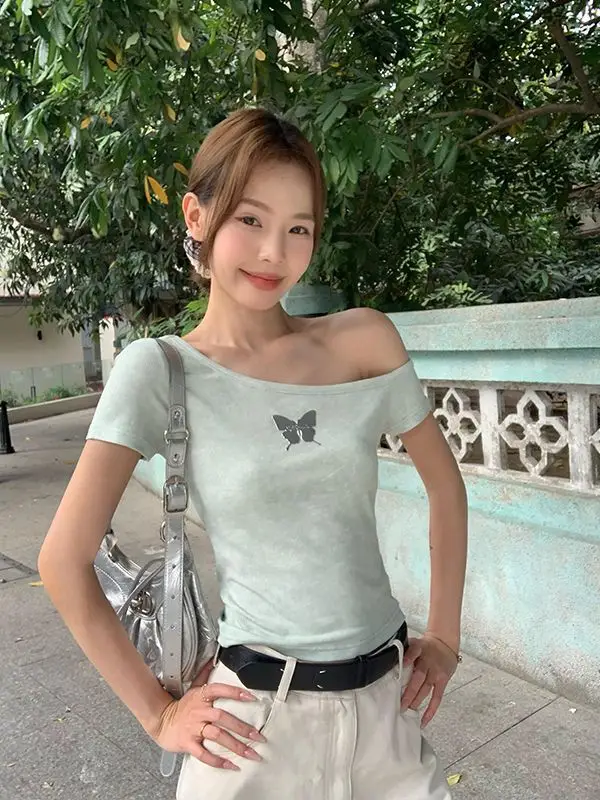 Korean-Style Gray Lettered One-Shoulder Short-Sleeve T-Shirt for Women, Pleated Slim-Fit, Summer New Off-Shoulder Design Top for Women