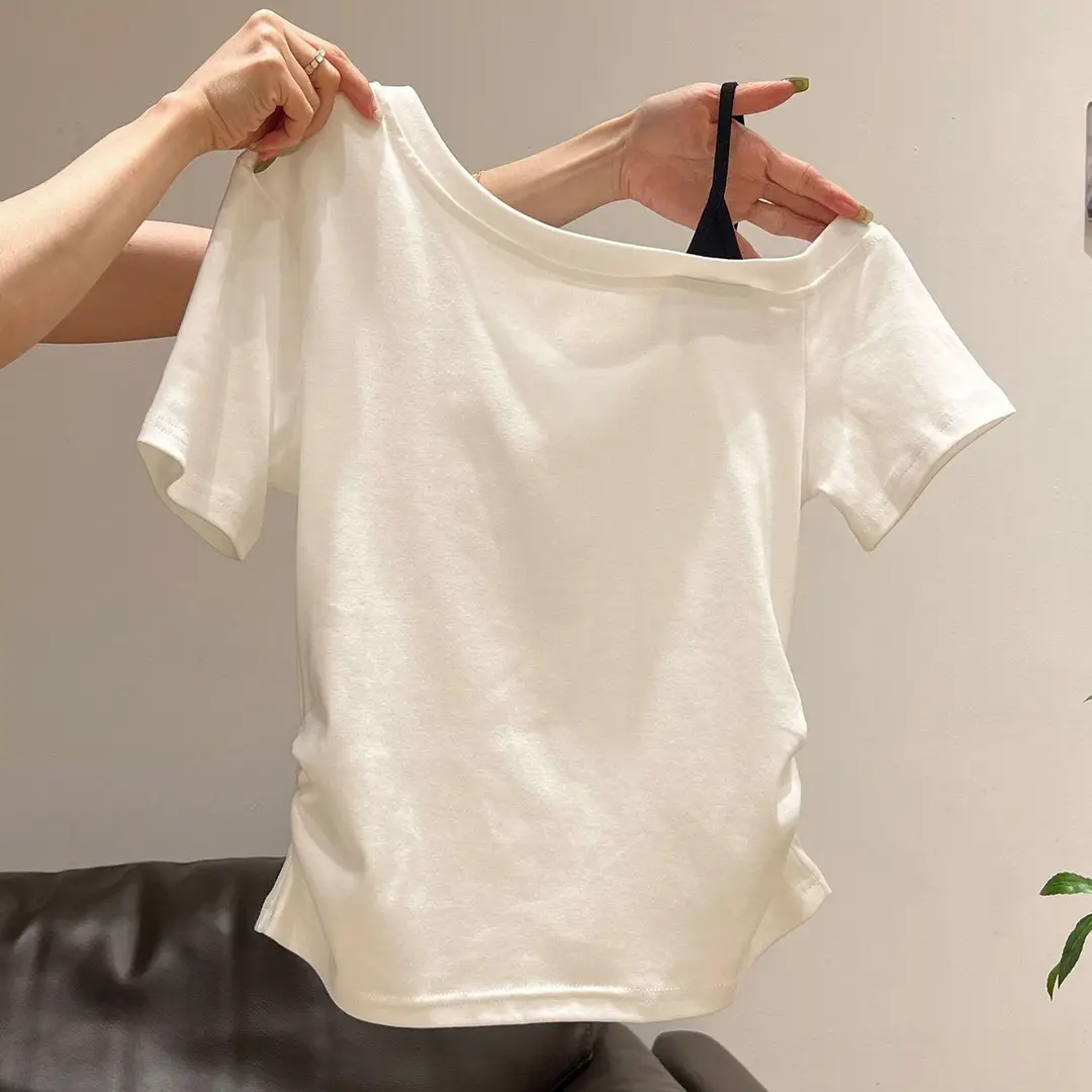 Korean-Style Gray Lettered One-Shoulder Short-Sleeve T-Shirt for Women, Pleated Slim-Fit, Summer New Off-Shoulder Design Top for Women