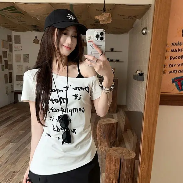 Korean-Style Gray Lettered One-Shoulder Short-Sleeve T-Shirt for Women, Pleated Slim-Fit, Summer New Off-Shoulder Design Top for Women