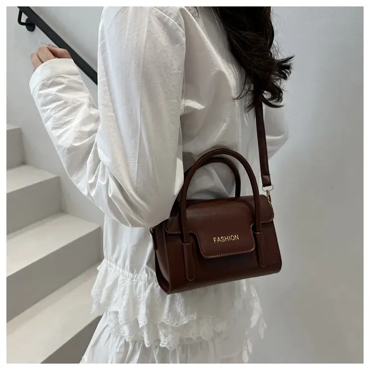 2025 Trendy Black Fashion Shoulder Bag with Gold Logo — feature 10