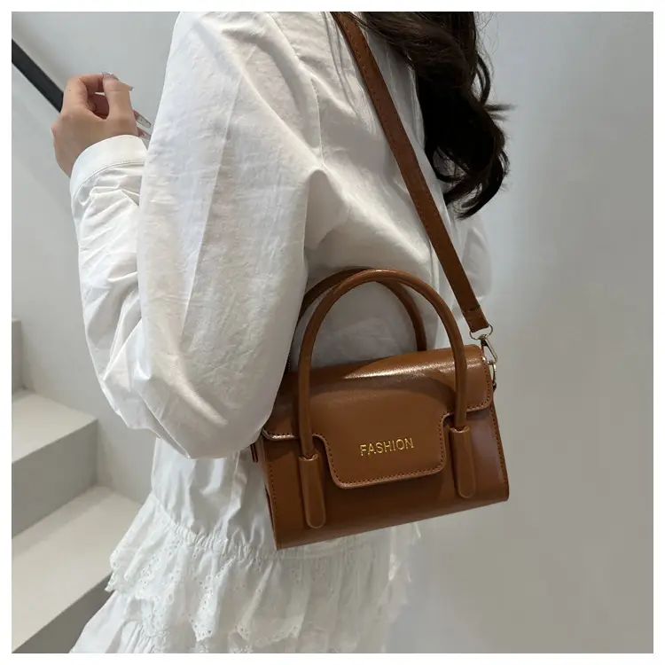2025 Trendy Black Fashion Shoulder Bag with Gold Logo — feature 13