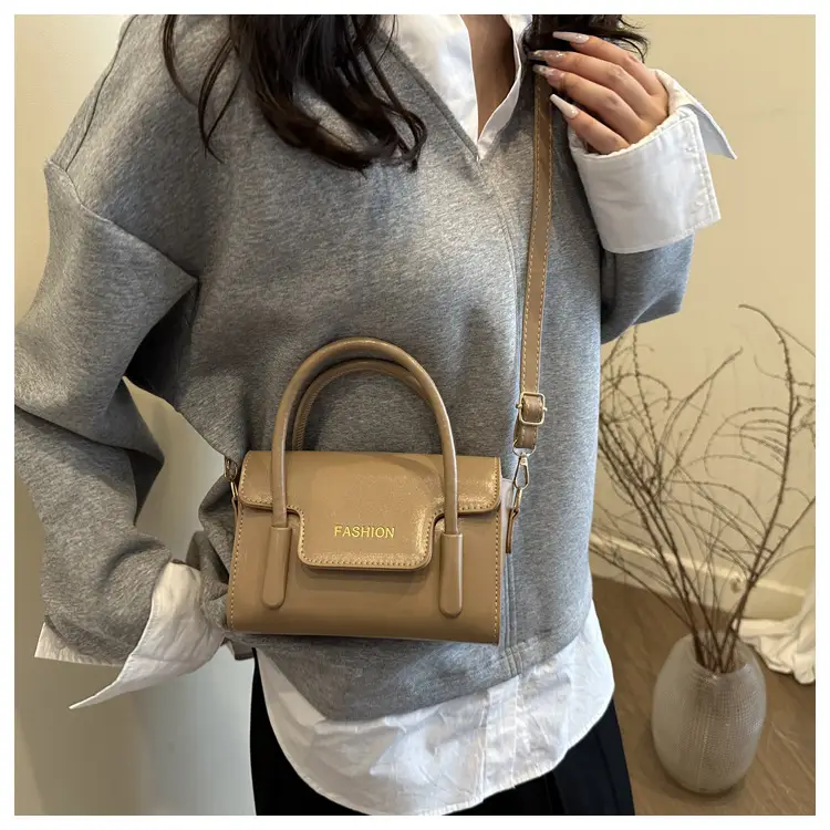 2025 Trendy Black Fashion Shoulder Bag with Gold Logo — feature 16