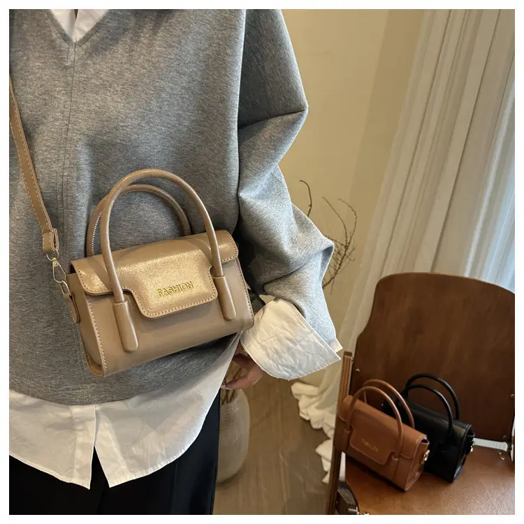 2025 Trendy Black Fashion Shoulder Bag with Gold Logo — feature 17