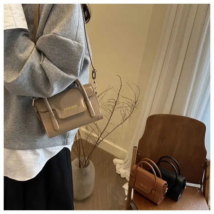 2025 Trendy Black Fashion Shoulder Bag with Gold Logo — feature 18