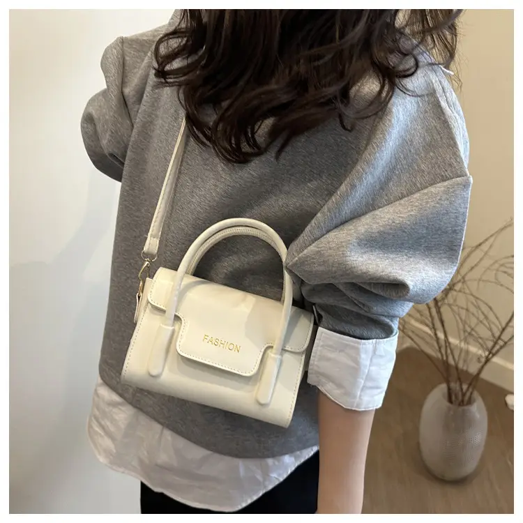 2025 Trendy Black Fashion Shoulder Bag with Gold Logo — feature 19