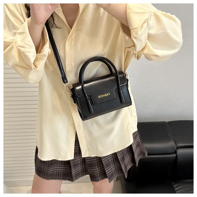 2025 Trendy Black Fashion Shoulder Bag with Gold Logo — feature 8