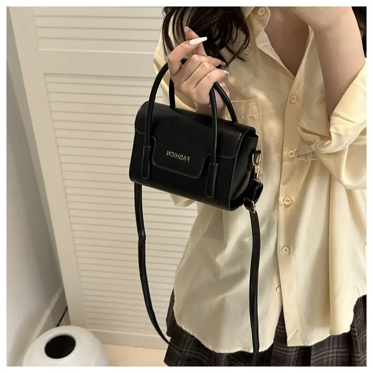 2025 Trendy Black Fashion Shoulder Bag with Gold Logo — feature 9