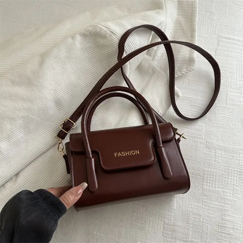 2025 Trendy Black Fashion Shoulder Bag with Gold Logo - Image 3