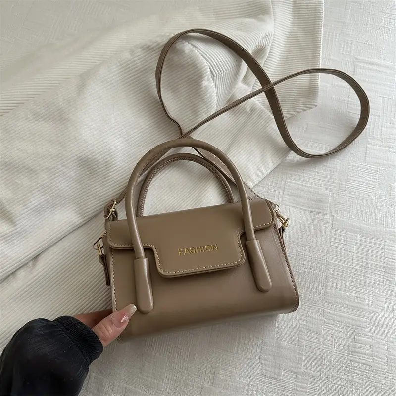 2025 Trendy Black Fashion Shoulder Bag with Gold Logo - Image 4
