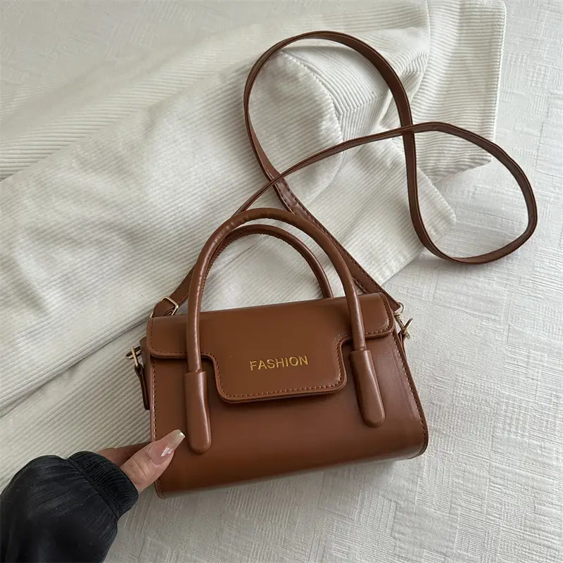 2025 Trendy Black Fashion Shoulder Bag with Gold Logo - Image 5