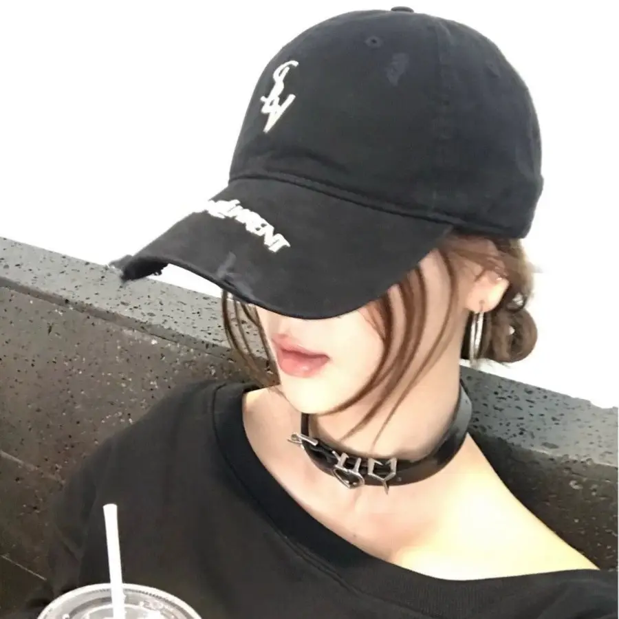 Vintage Embroidered Lady Cap Red Duckbill Cap
