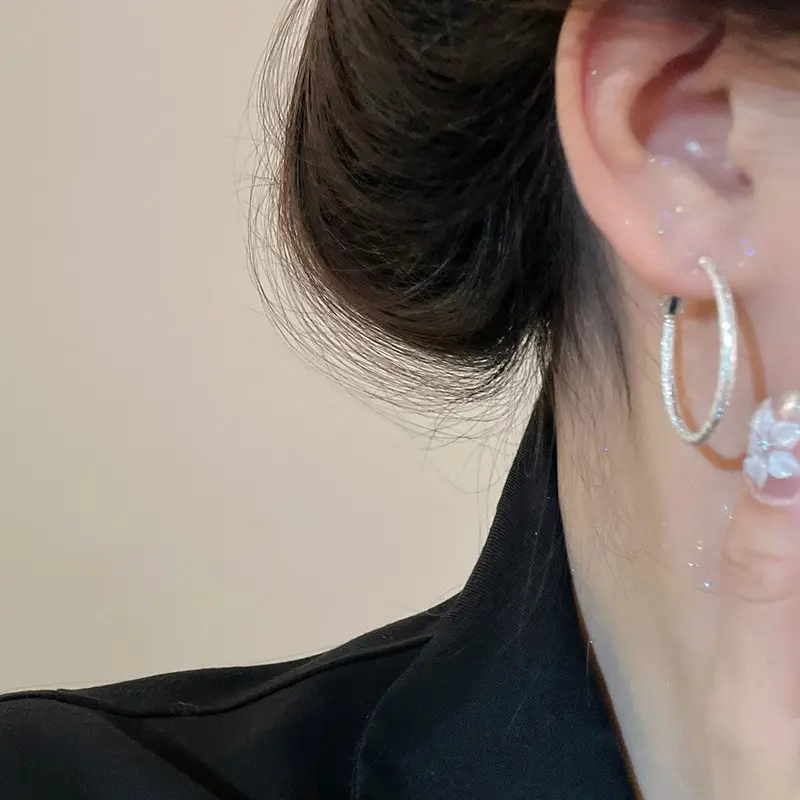European and American Cross-Border Silver Needle Hoop Earrings, Metal Minimalist Style, Fashionable Versatile Simple Earrings with a Unique Design