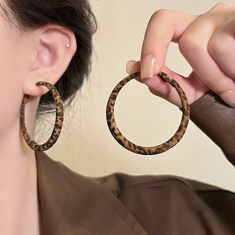 European and American Cross-Border Silver Needle Hoop Earrings, Metal Minimalist Style, Fashionable Versatile Simple Earrings with a Unique Design