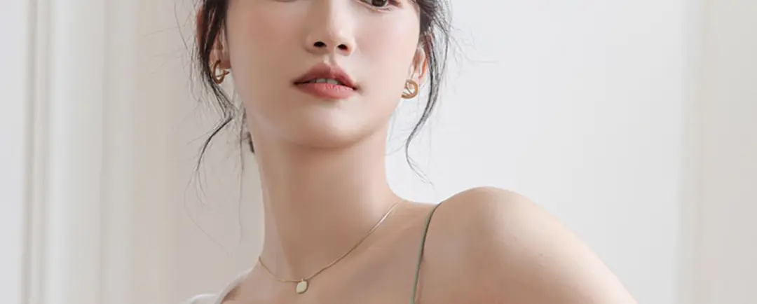 Chic Summer Thin Camisole with Built-In Bra Pads for Women, Suitable for Wearing as an Outer Layer or Base Layer — feature 35