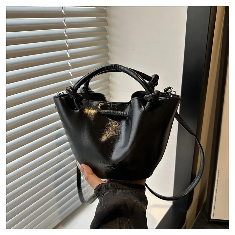 2025 New Crossbody Bag Solid Color Niche Design Women — feature 31