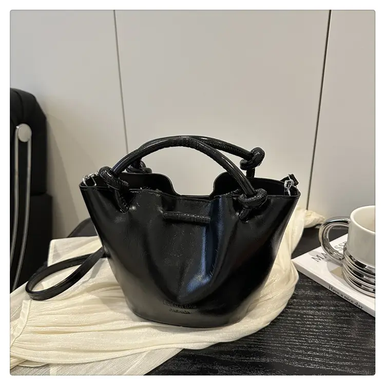 2025 New Crossbody Bag Solid Color Niche Design Women — feature 33