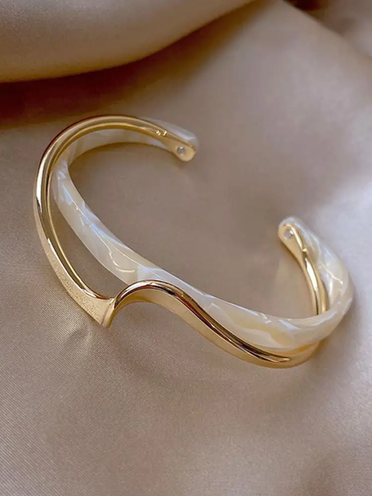 Real Gold Electroplated Geometric Open Bracelet Korean Style Ins Retro Accessible Luxury Bracelet Niche Personalized Design Hand Jewelry for Women — feature 3